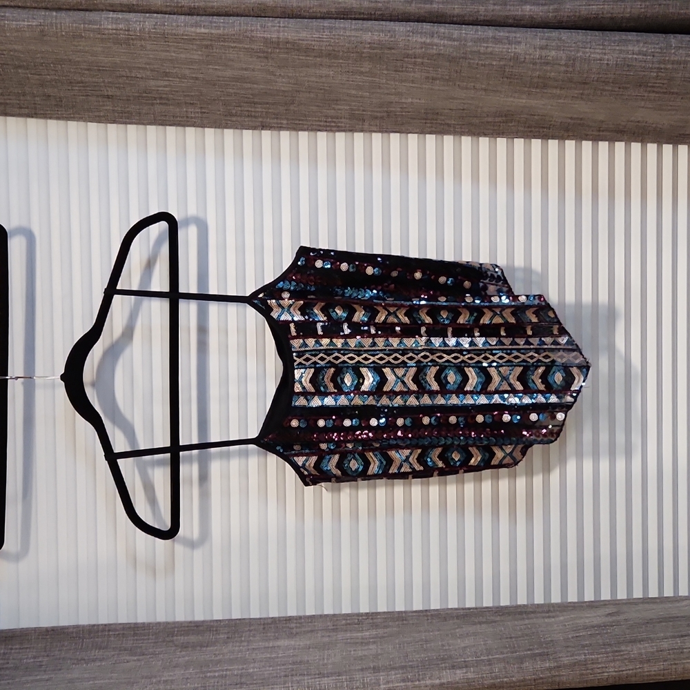 Sequin tank